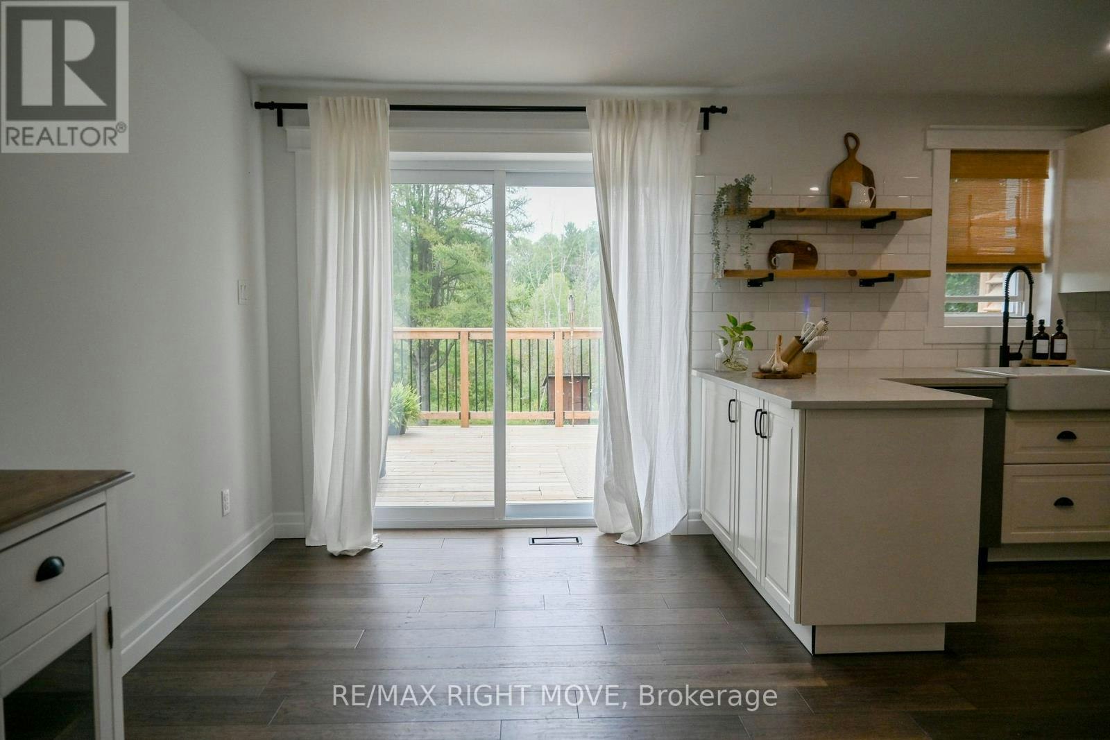 4287 Huronia Road, Severn, ON, L3V 0G6 - 11