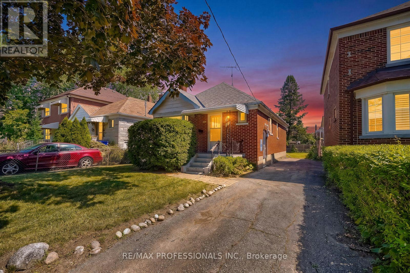 53 Twenty First Street, Toronto, ON, M8V 3L8