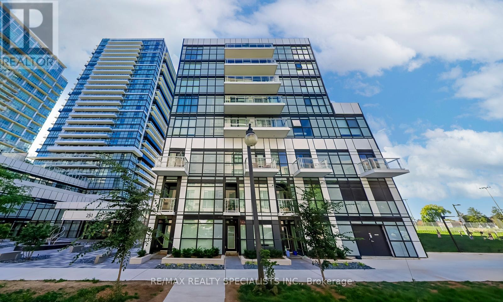 914-251 Manitoba Street, Toronto, ON, M8Y 4G9 - 2