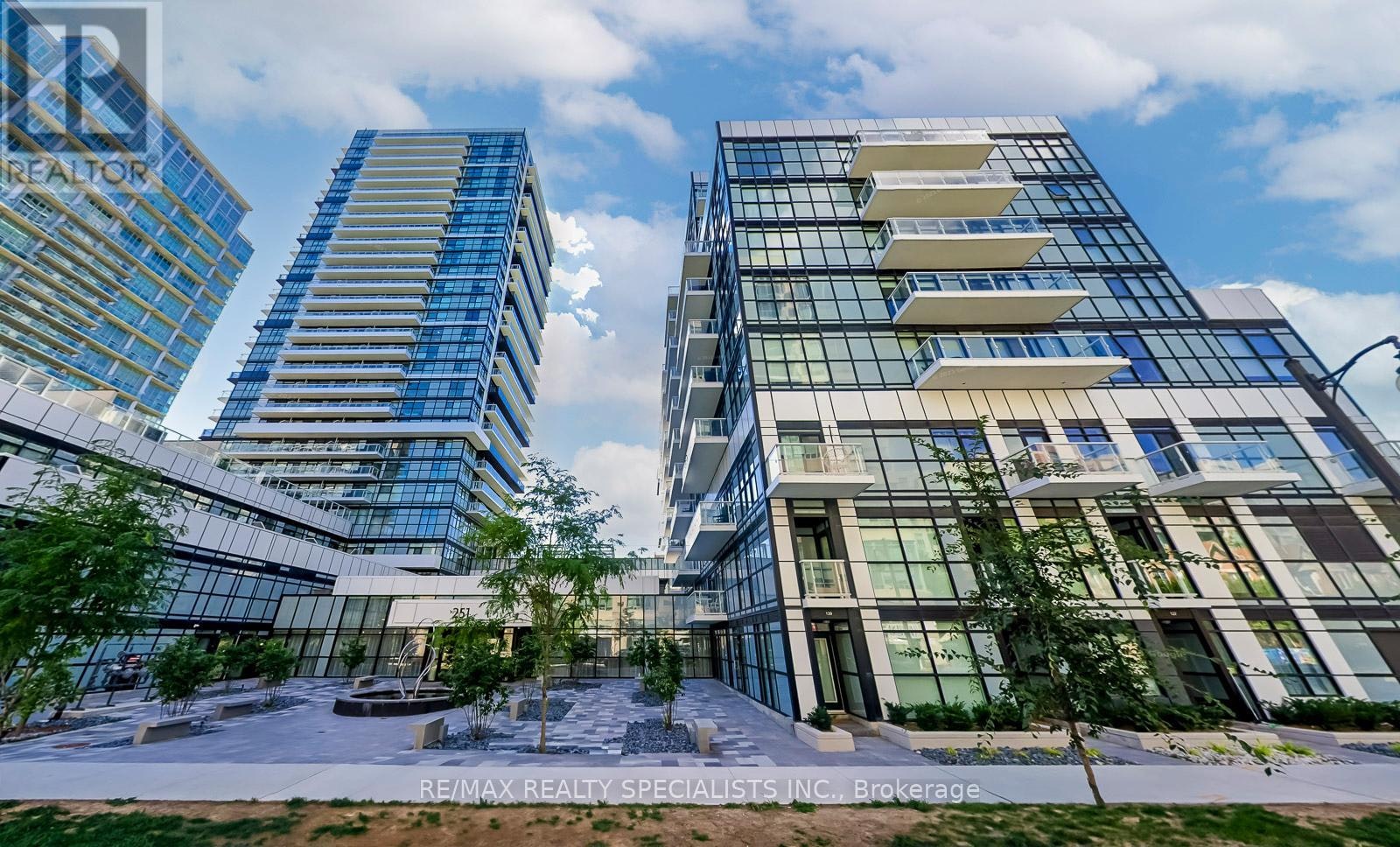 914-251 Manitoba Street, Toronto, ON, M8Y 4G9
