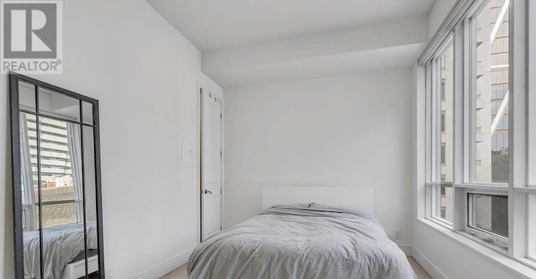 802-21 Balmuto Street, Toronto, ON, M4Y 1W4 - 3