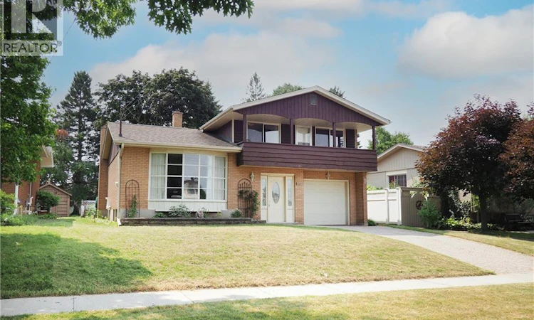 15 Gilmour Crescent