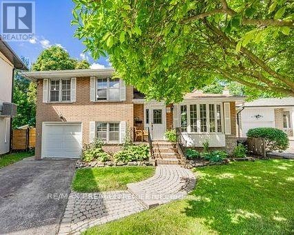 21 Halbadier Place, Toronto, ON, M9B 2H4