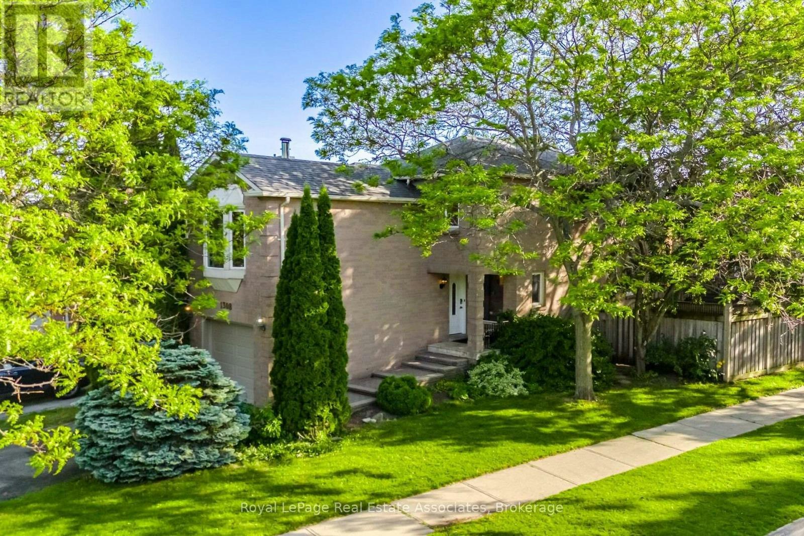 1308 Valerie Crescent, Oakville, ON, L6J 7E2