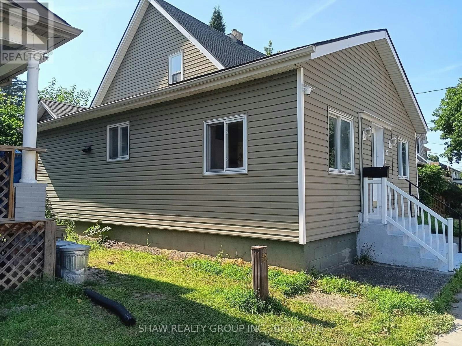 37 Catherine Street, St. Catharines, ON, L2R 5E8 - 2