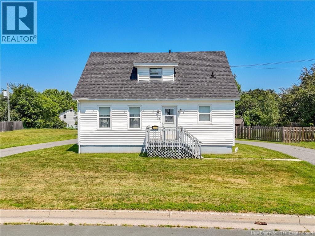 35 Coronation Street, Fredericton, NB, E3A 4K5