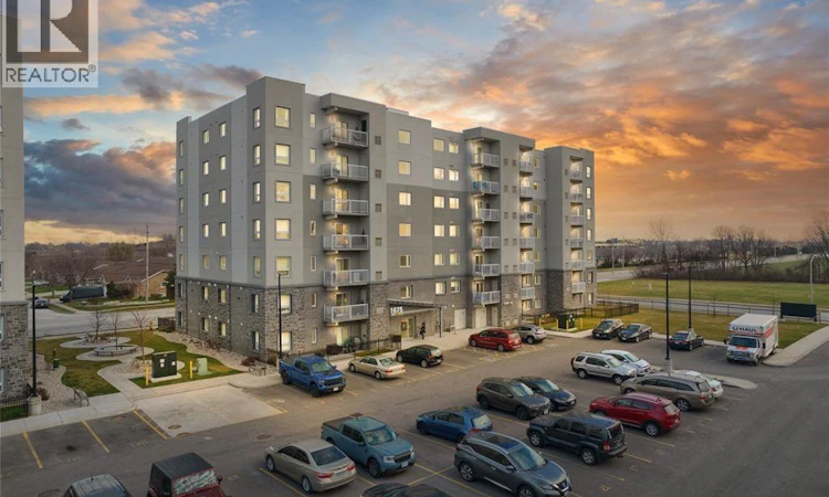 106-1675 Banwell Road