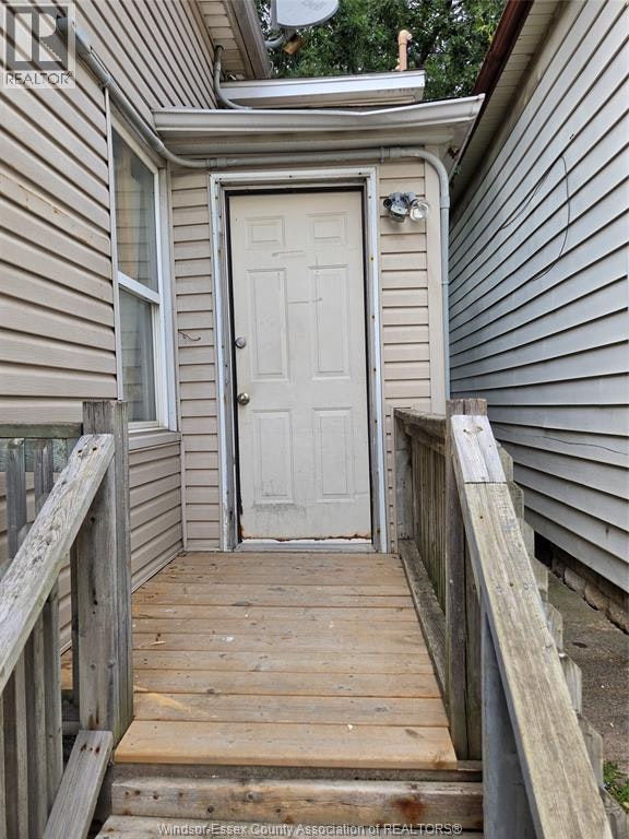 456 Elliot East, Windsor, ON, N9A 3R9 - 2