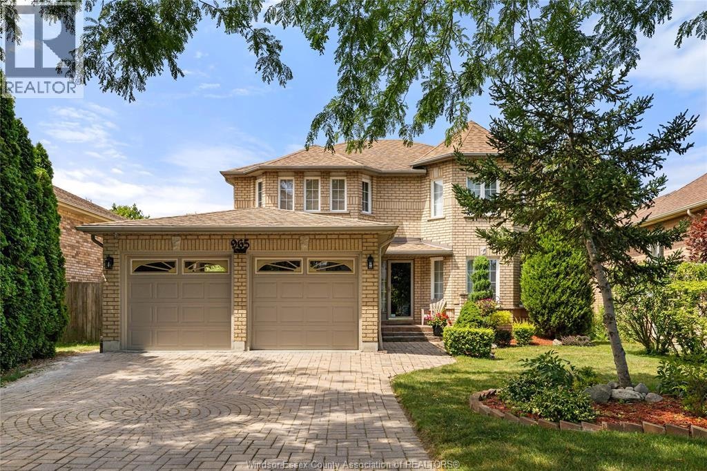 965 Greenpark, Windsor, ON, N8P 1J1