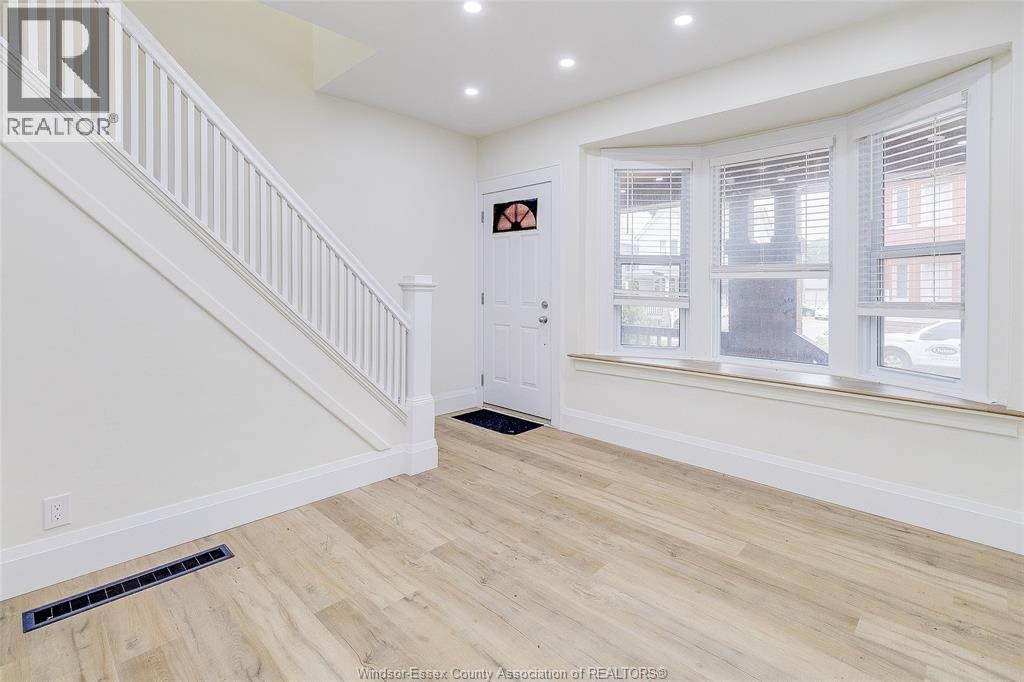 116 Elm Avenue, Windsor, ON, N9A 5G8 - 8