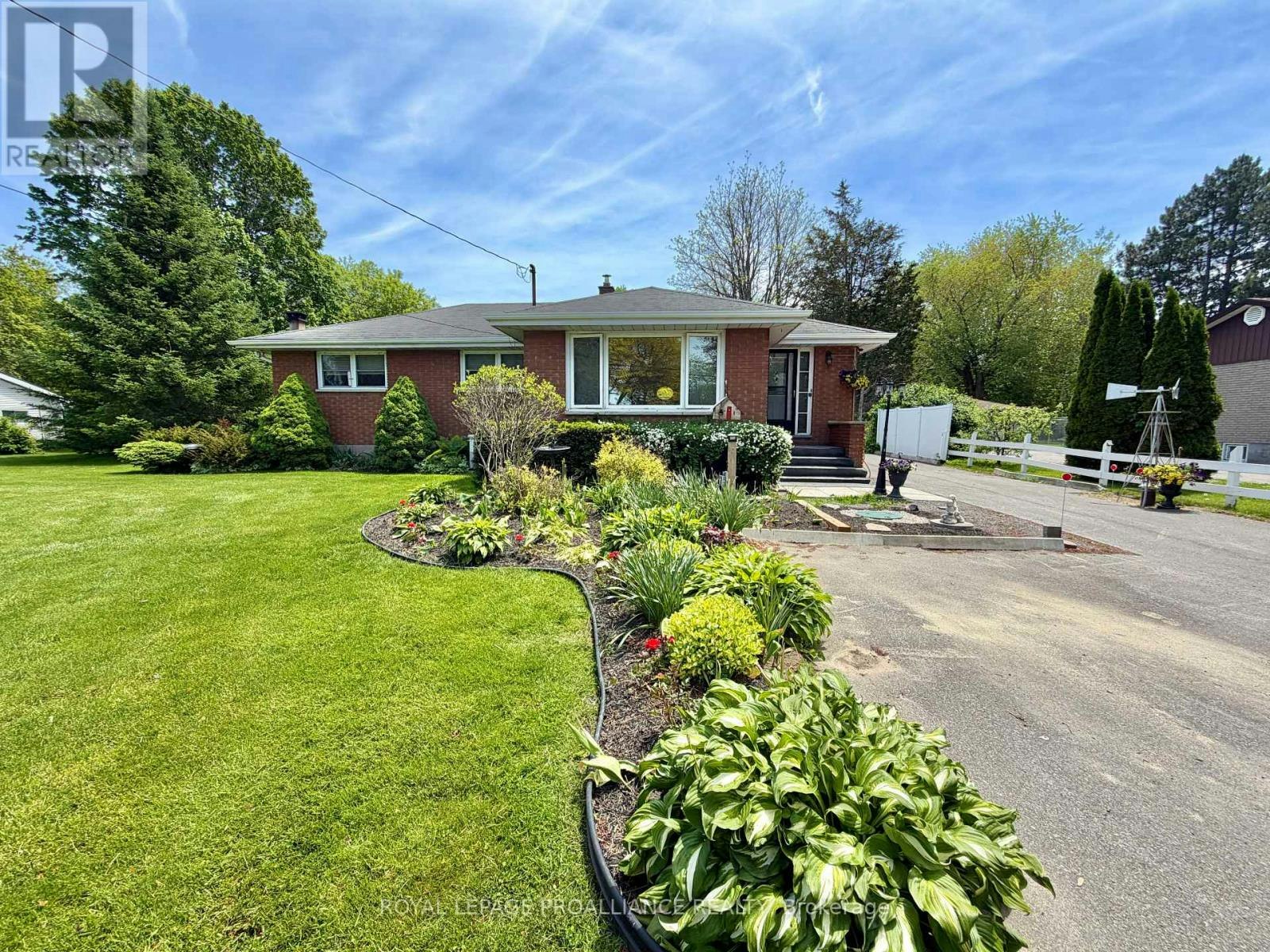 471 County 3 Road Road, Prince Edward County, ON, K8N 4Z1