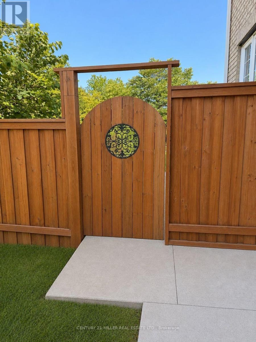 5214 Preservation Circle, Mississauga, ON, L5M 7T2 - 4