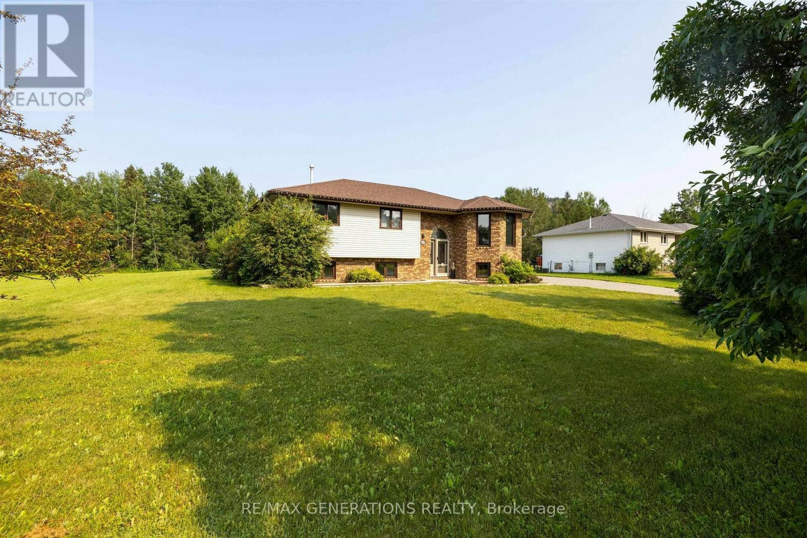 2446 Caspian Street, Thunder Bay, ON, P7J 1A1
