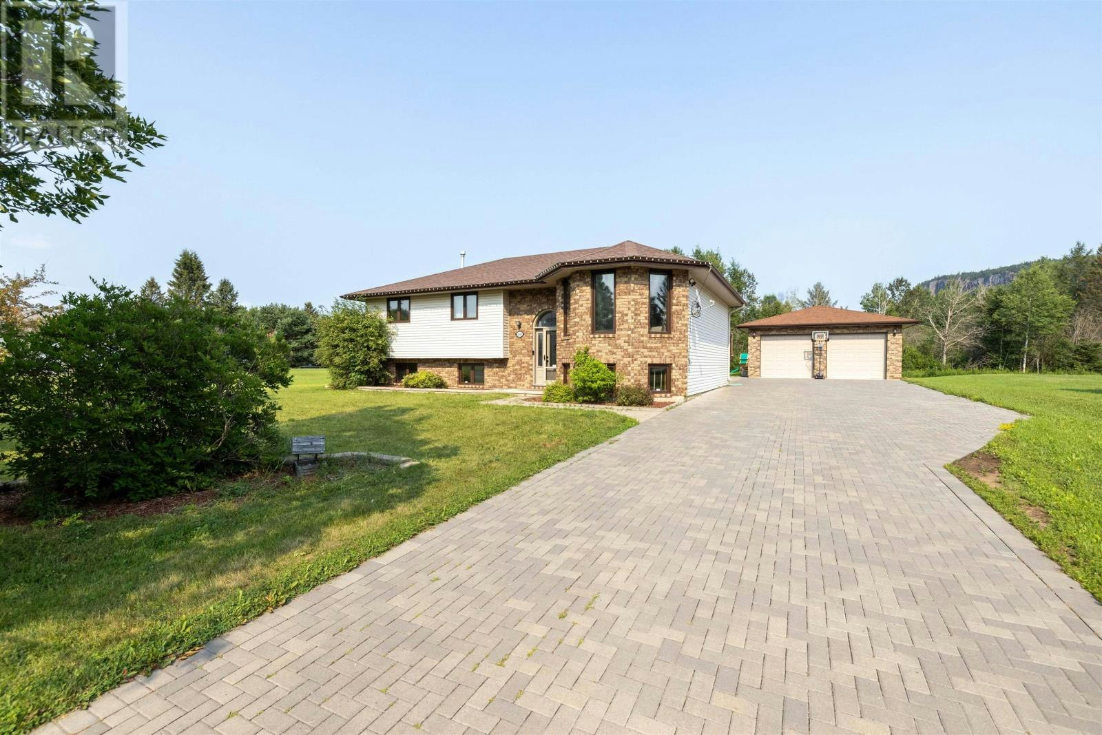 2446 Caspian Street, Thunder Bay, ON, P7J 1A1