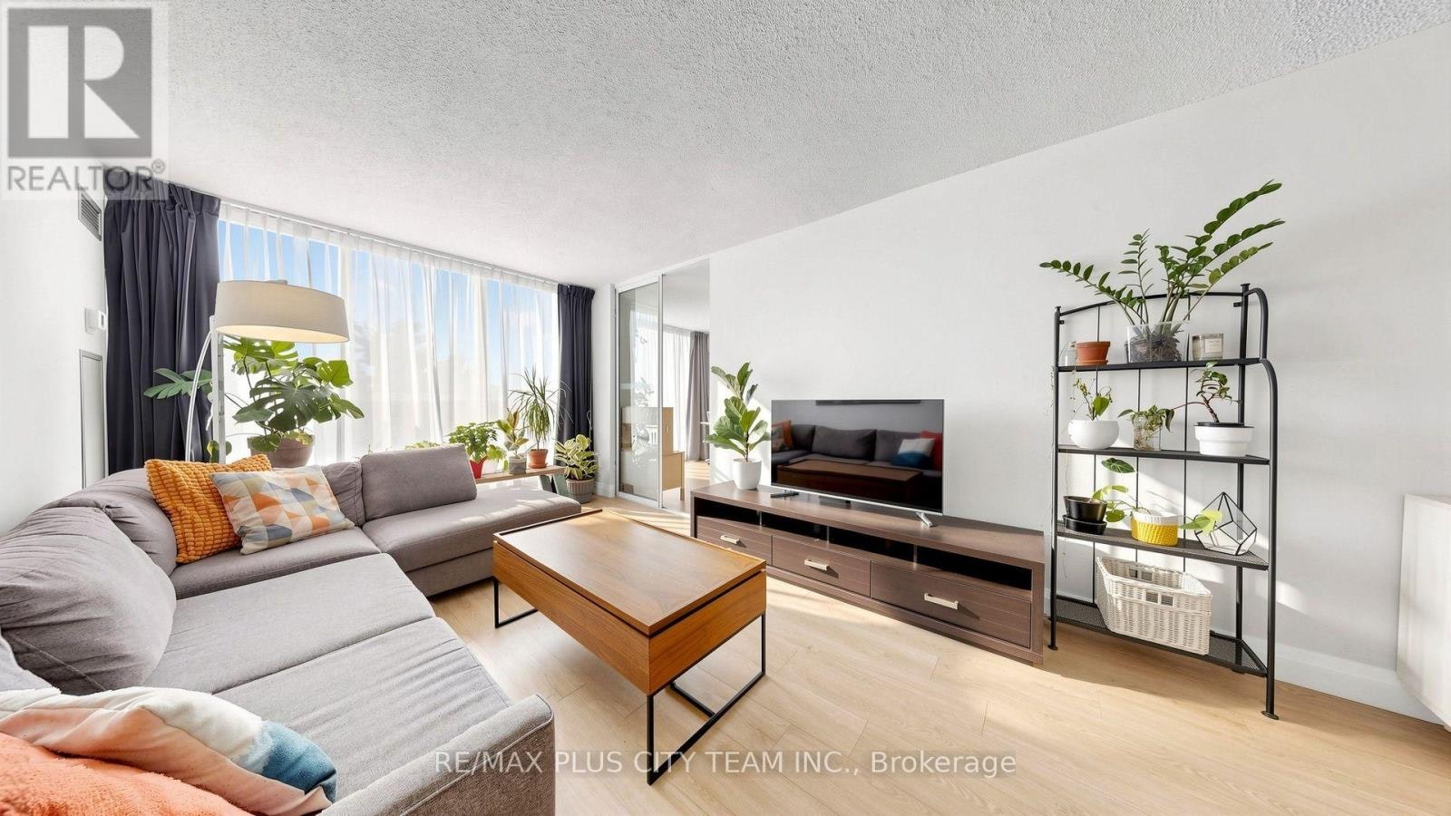 437-22 Southport Street, Toronto, ON, M6S 4Y9 - 6