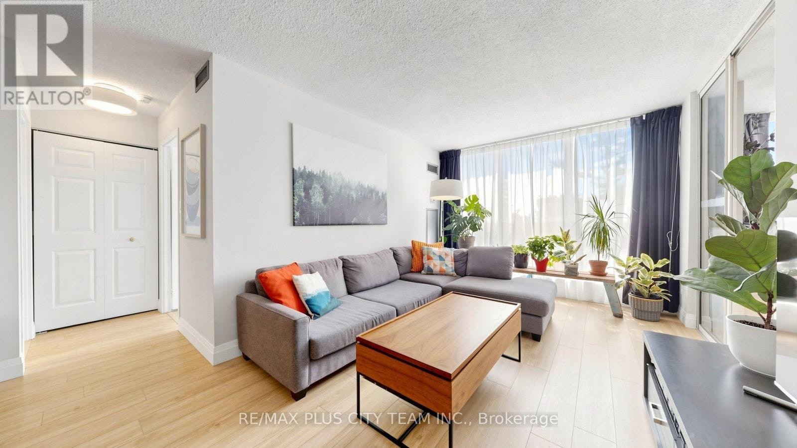 437-22 Southport Street, Toronto, ON, M6S 4Y9 - 4