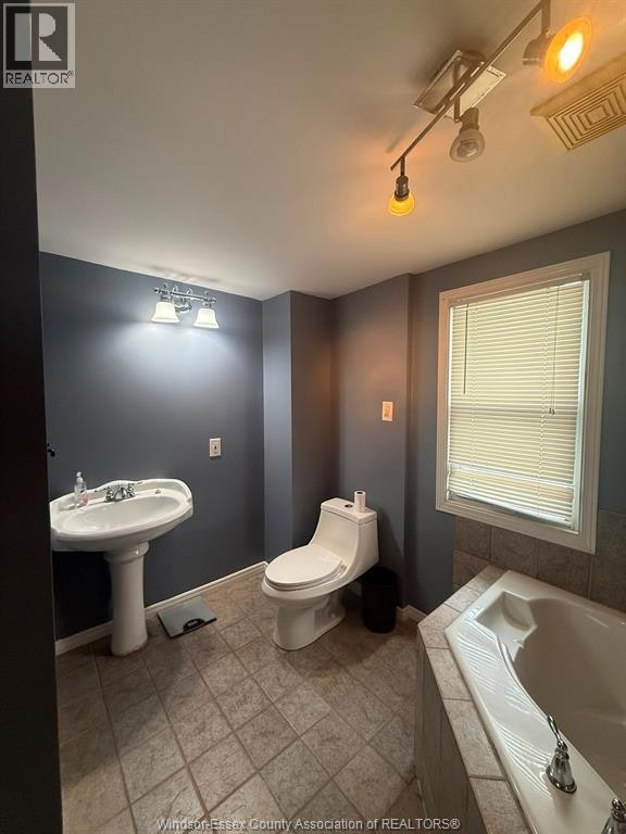 1058 Moy, Windsor, ON, N9A 2P3 - 18