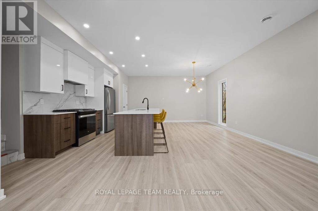 D-304 Lanark Avenue, Ottawa, ON, K1Z 6R5 - 5