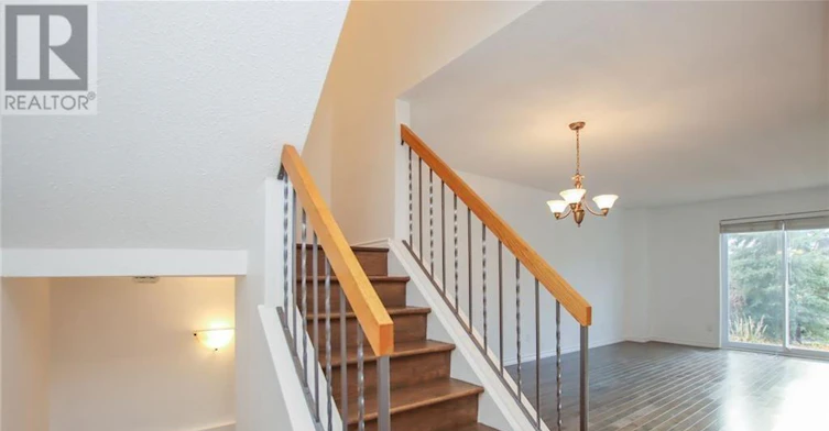 121 Erin Crescent, Ottawa, ON, K1V 9Z3 - 4