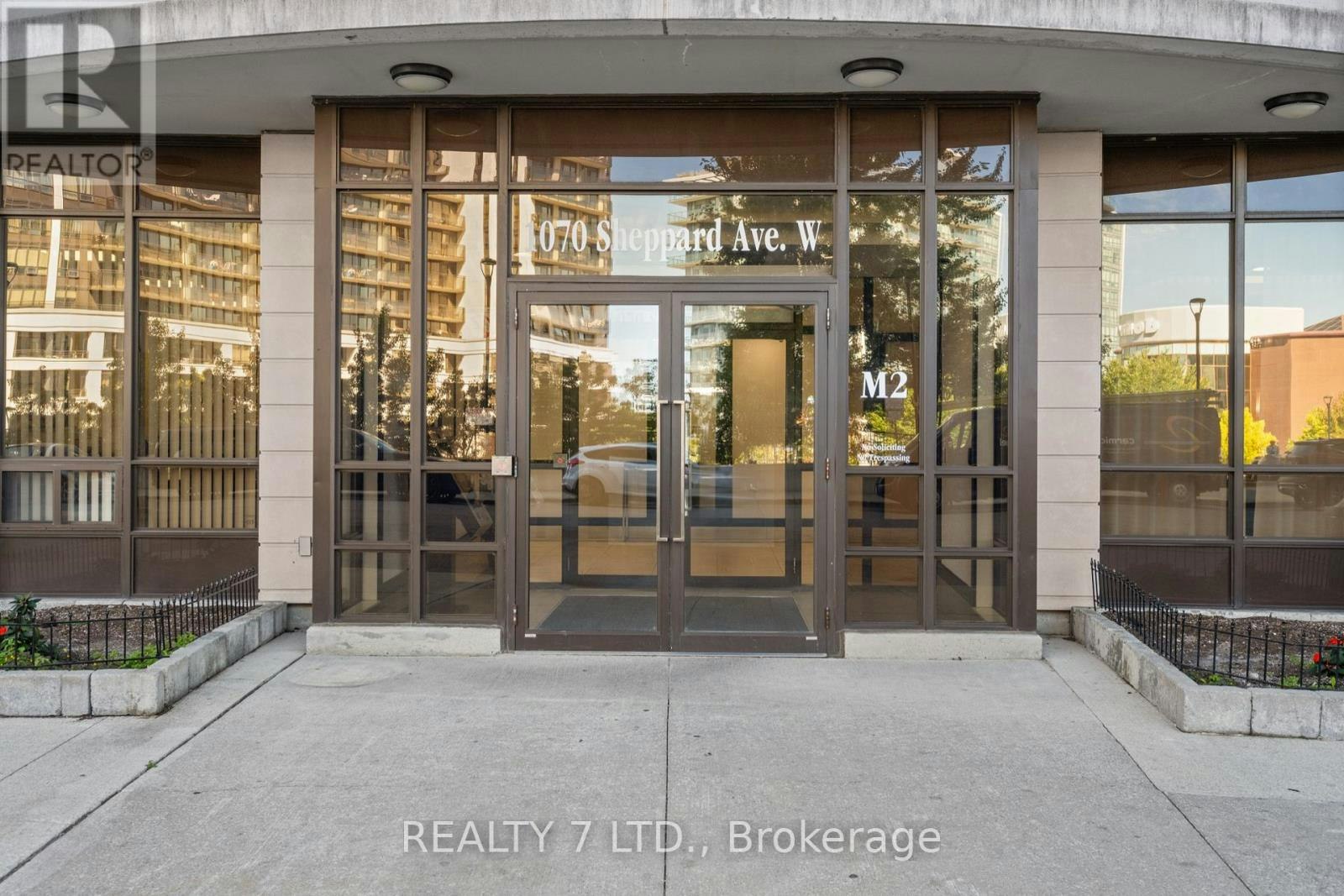 323-1070 Sheppard Avenue W, Toronto, ON, M3J 0G8 - 5