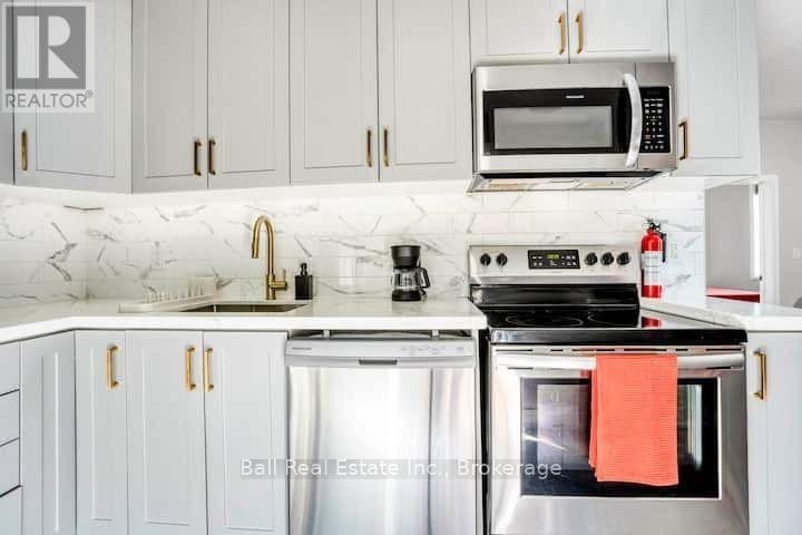 4-291 Stewart Street, Peterborough, ON, K9J 3N2 - 3