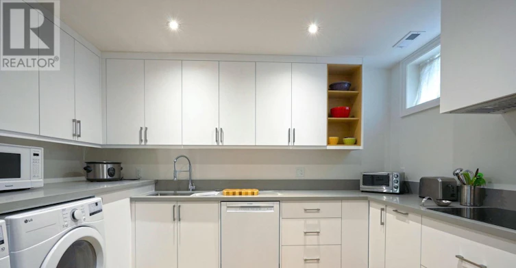 1413 Queen Victoria Avenue, Mississauga, ON, L5H 3H2 - 9