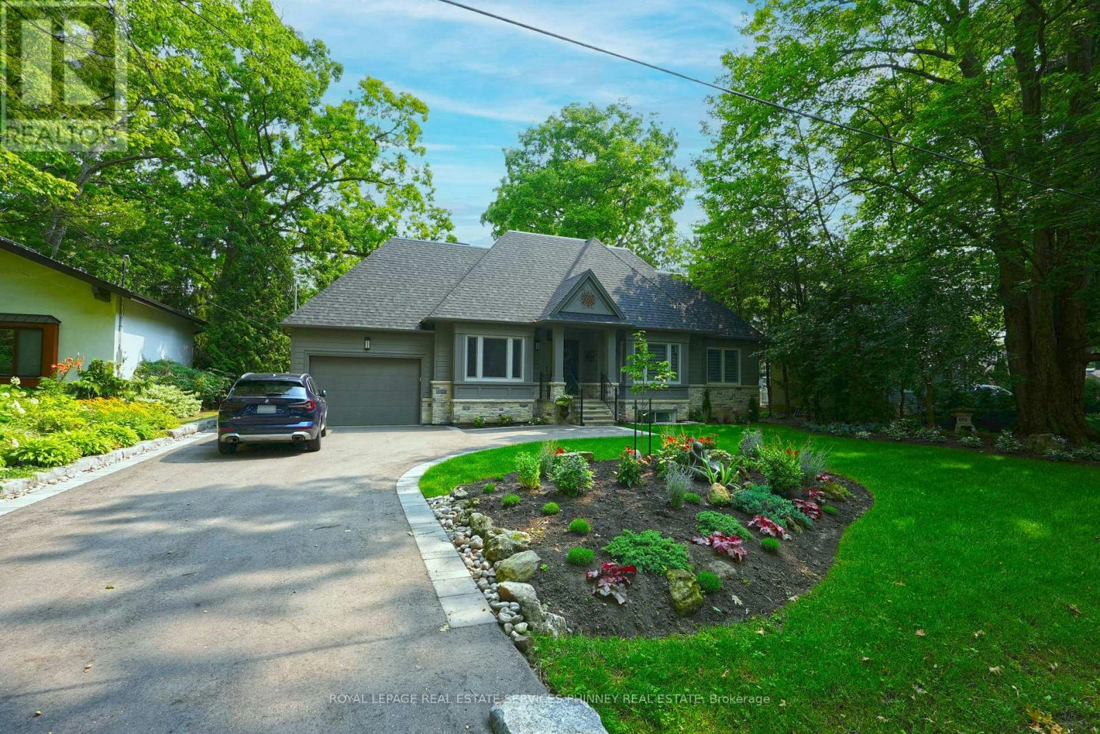 1413 Queen Victoria Avenue, Mississauga, ON, L5H 3H2