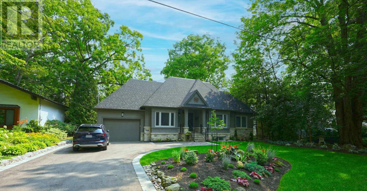 1413 Queen Victoria Avenue, Mississauga, ON, L5H 3H2