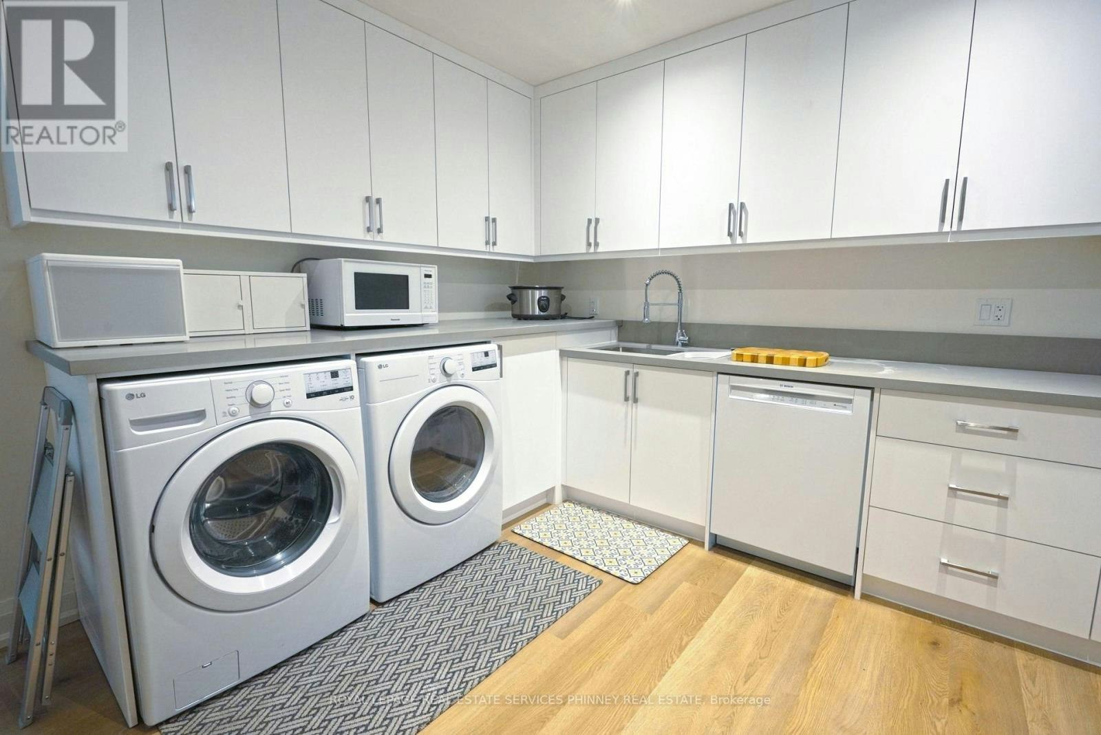 1413 Queen Victoria Avenue, Mississauga, ON, L5H 3H2 - 10