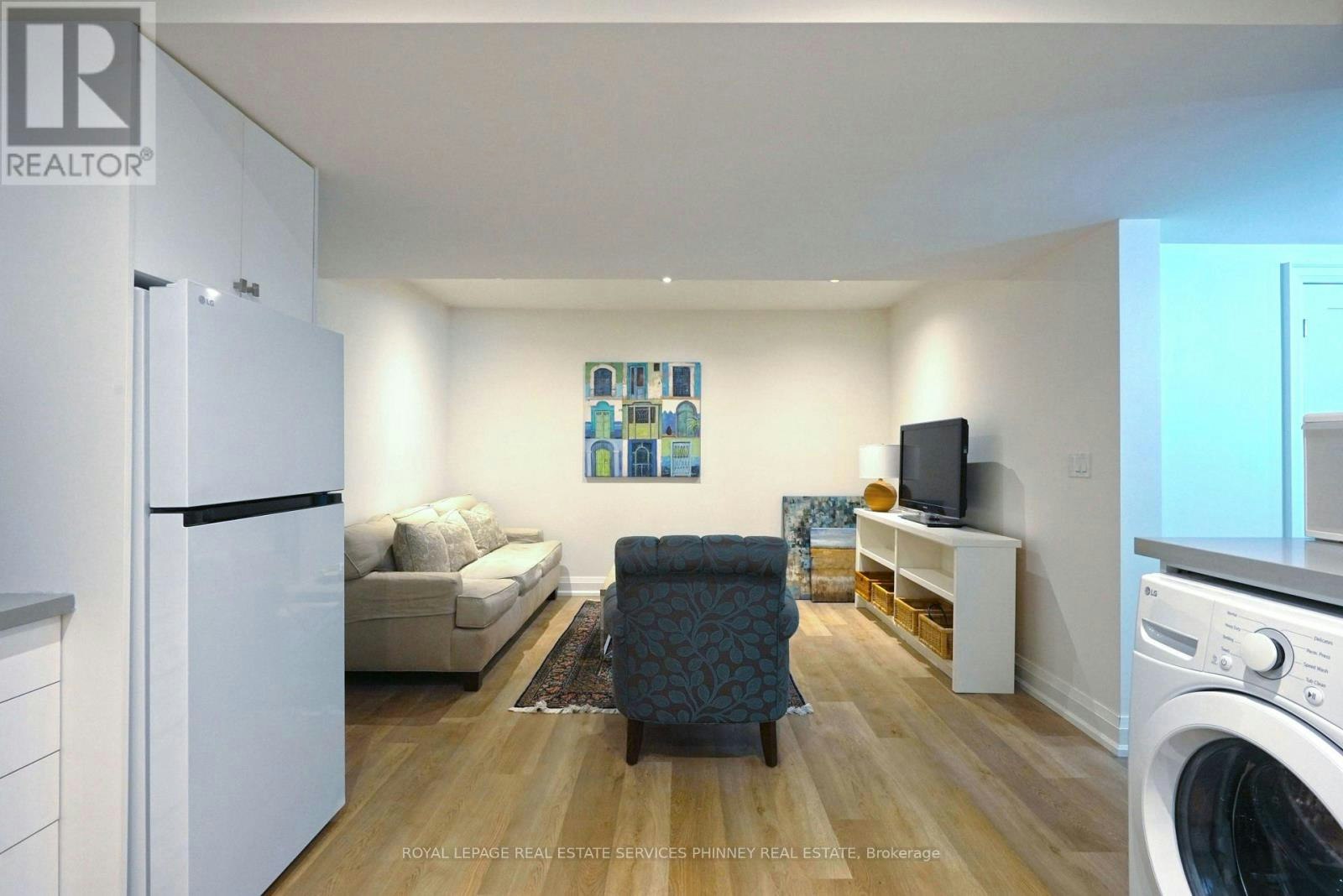 1413 Queen Victoria Avenue, Mississauga, ON, L5H 3H2 - 4
