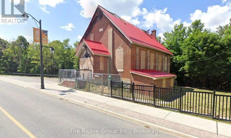 1532 Queen Street