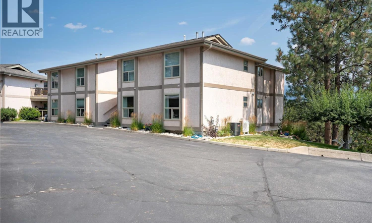 302-17456 Snow Avenue