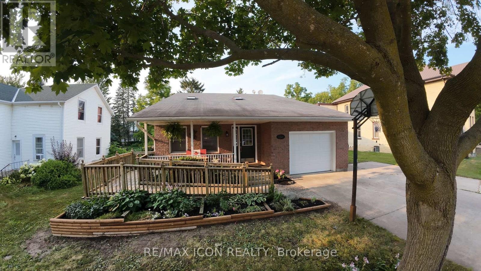 158 Broadway Street, North Middlesex, ON, N0M 2K0