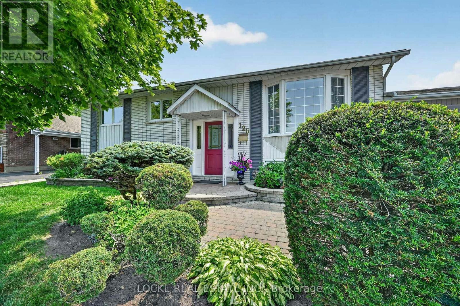 126 Juniper Street, Ottawa, ON, K1E 1A4