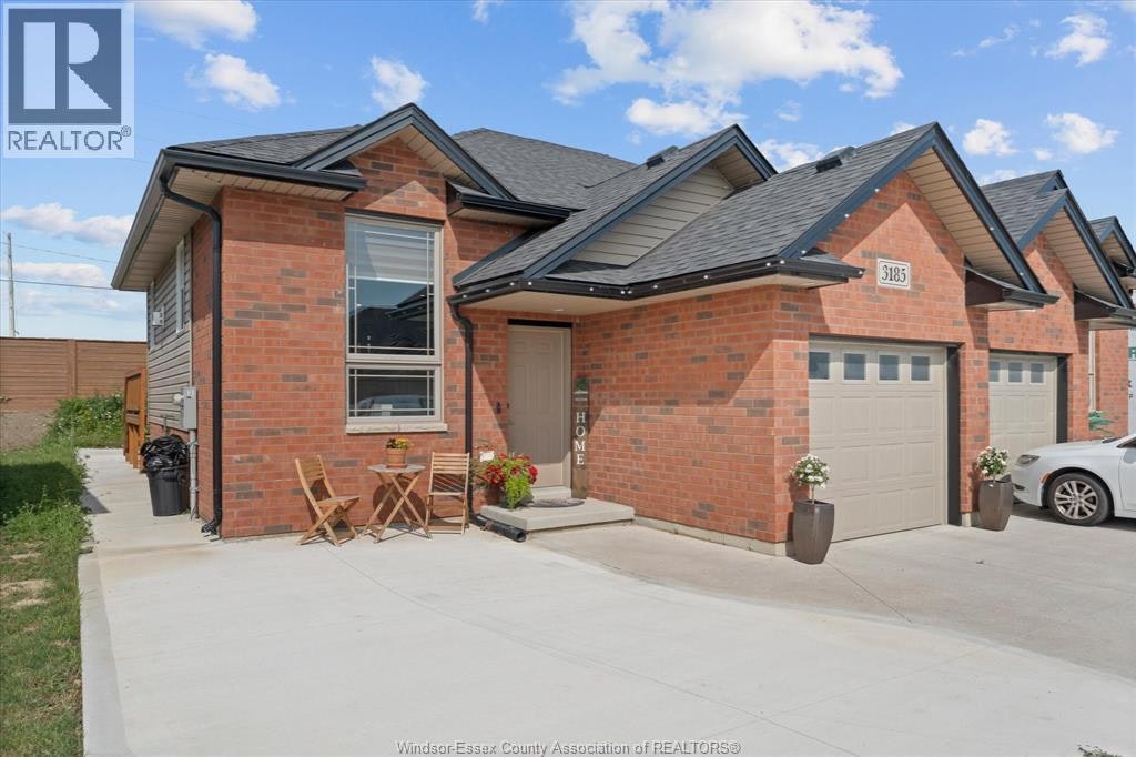 3185 Viola Crescent, Windsor, ON, N8N 0A2 - 2
