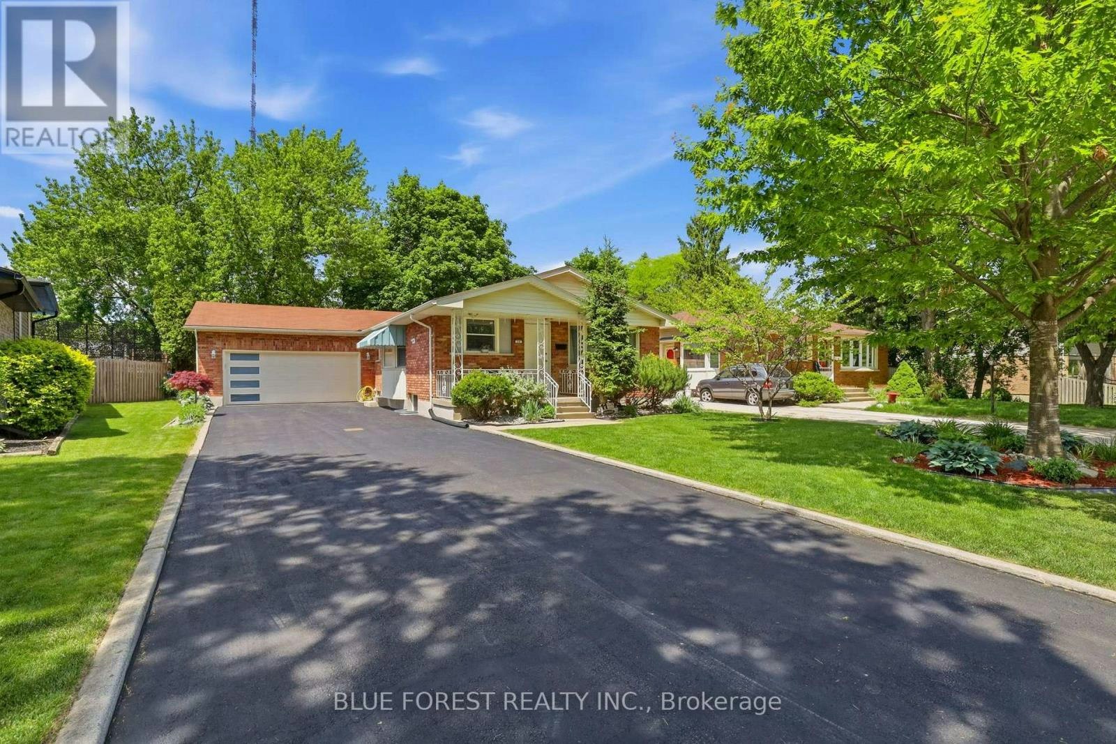 11 Hillsborough Road, London, ON, N6J 2E7