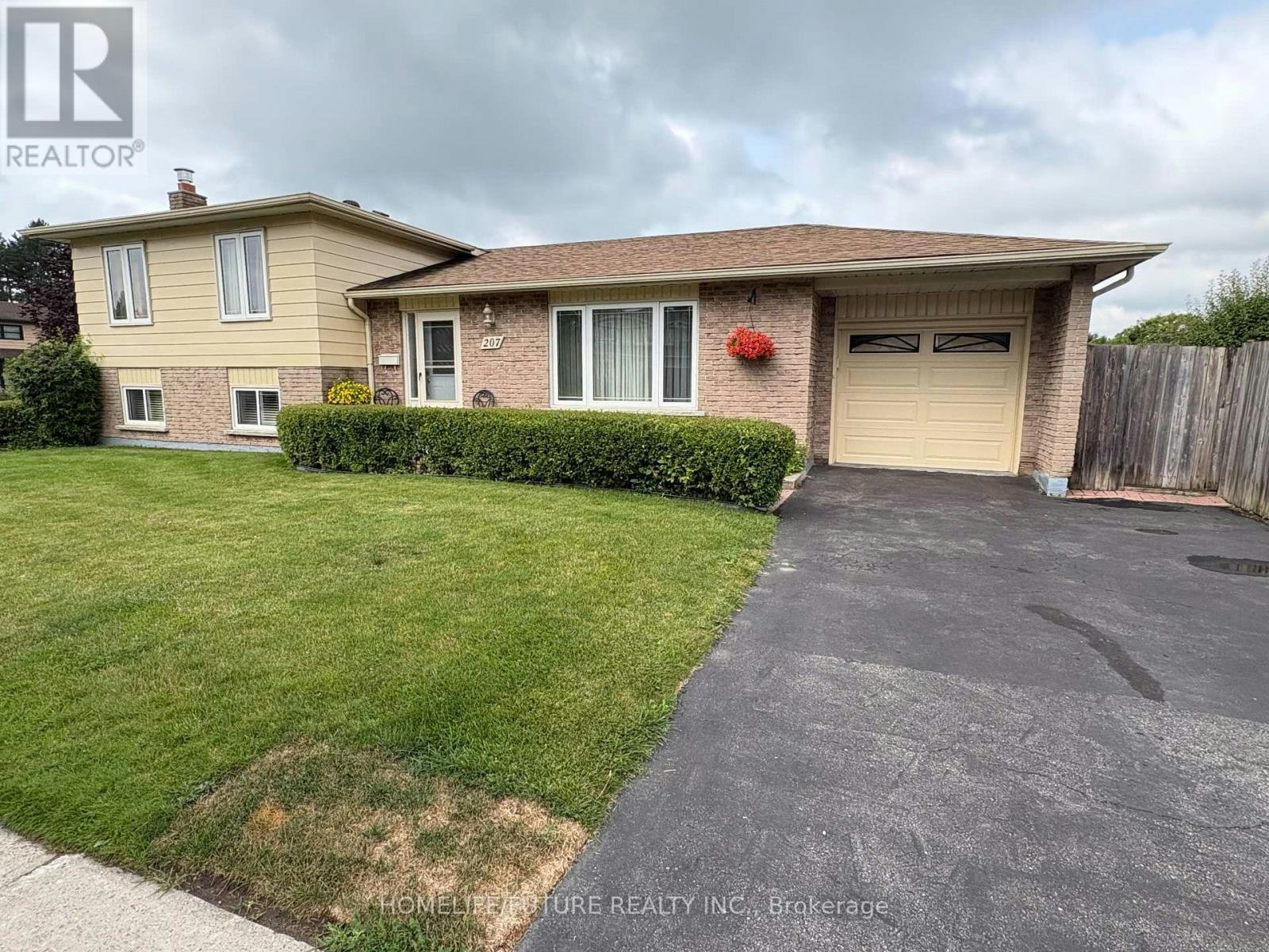 207 Michael Boulevard, Whitby, ON, L1N 6B5