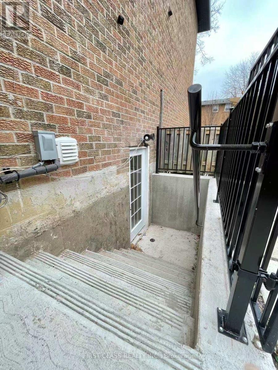 BASEMENT-2100 Dunvegan Avenue, Oakville, ON, L6J 6N5 - 2