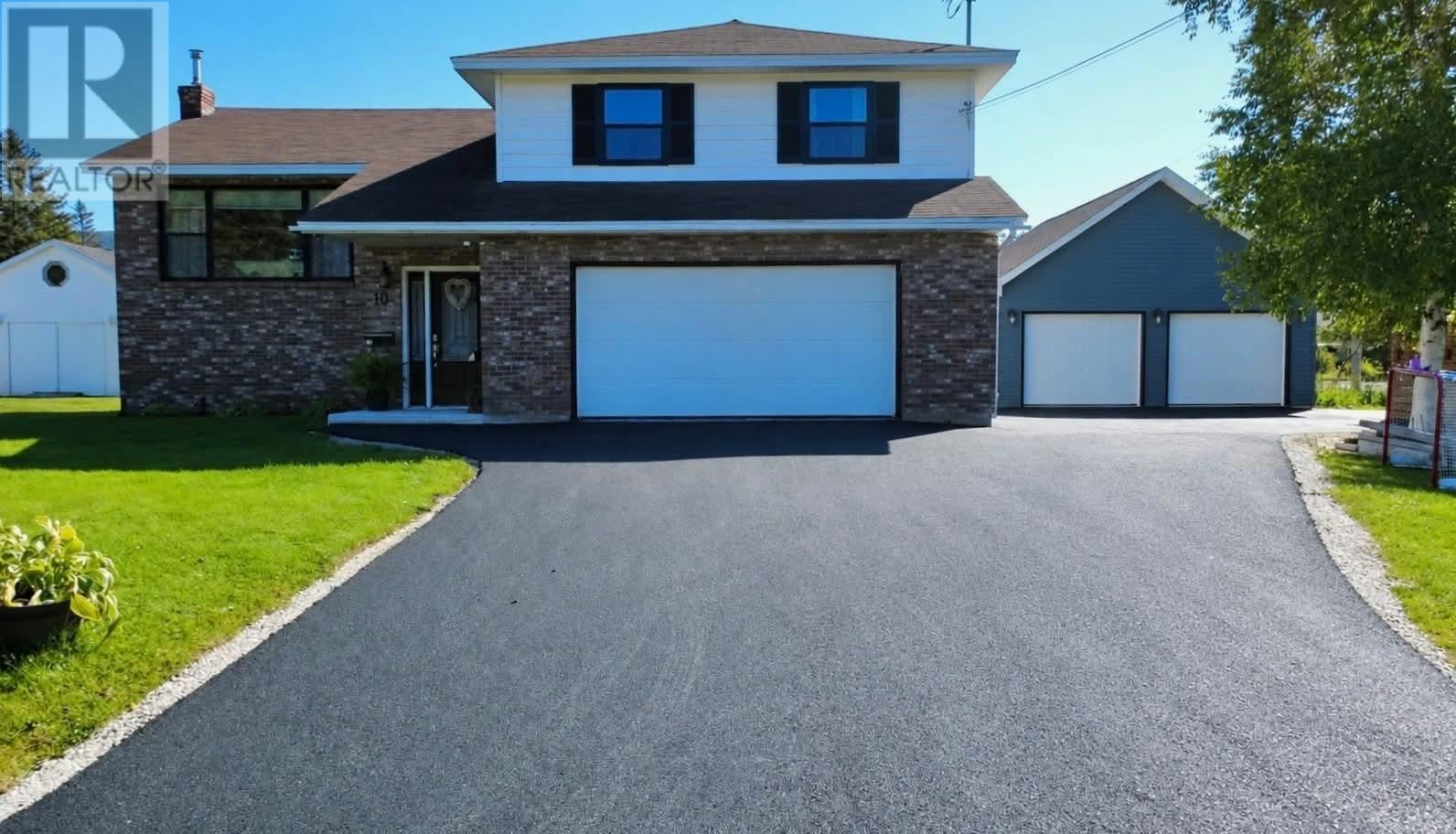 10 Castlewood Drive, Pasadena, NL, A0L 1K0