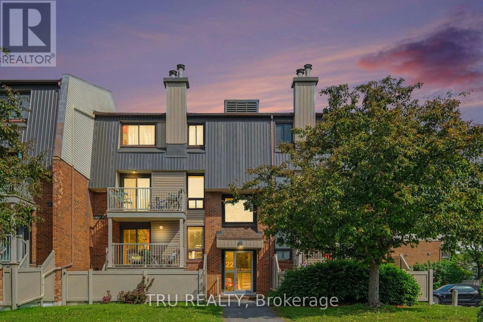 8-22 Sweetbriar Circle, Ottawa, ON, K2J 2K4