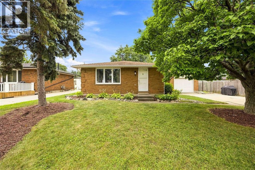 464 Parkdale Crescent, St. Clair, ON, N0N 1G0
