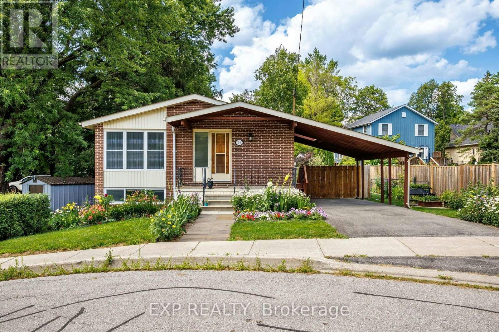 30 Harrison Avenue, Aurora, ON, L4G 1E1