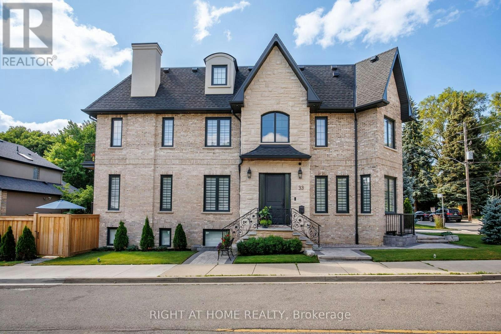 33 Thorndale Avenue, Toronto, ON, M8X 1W8
