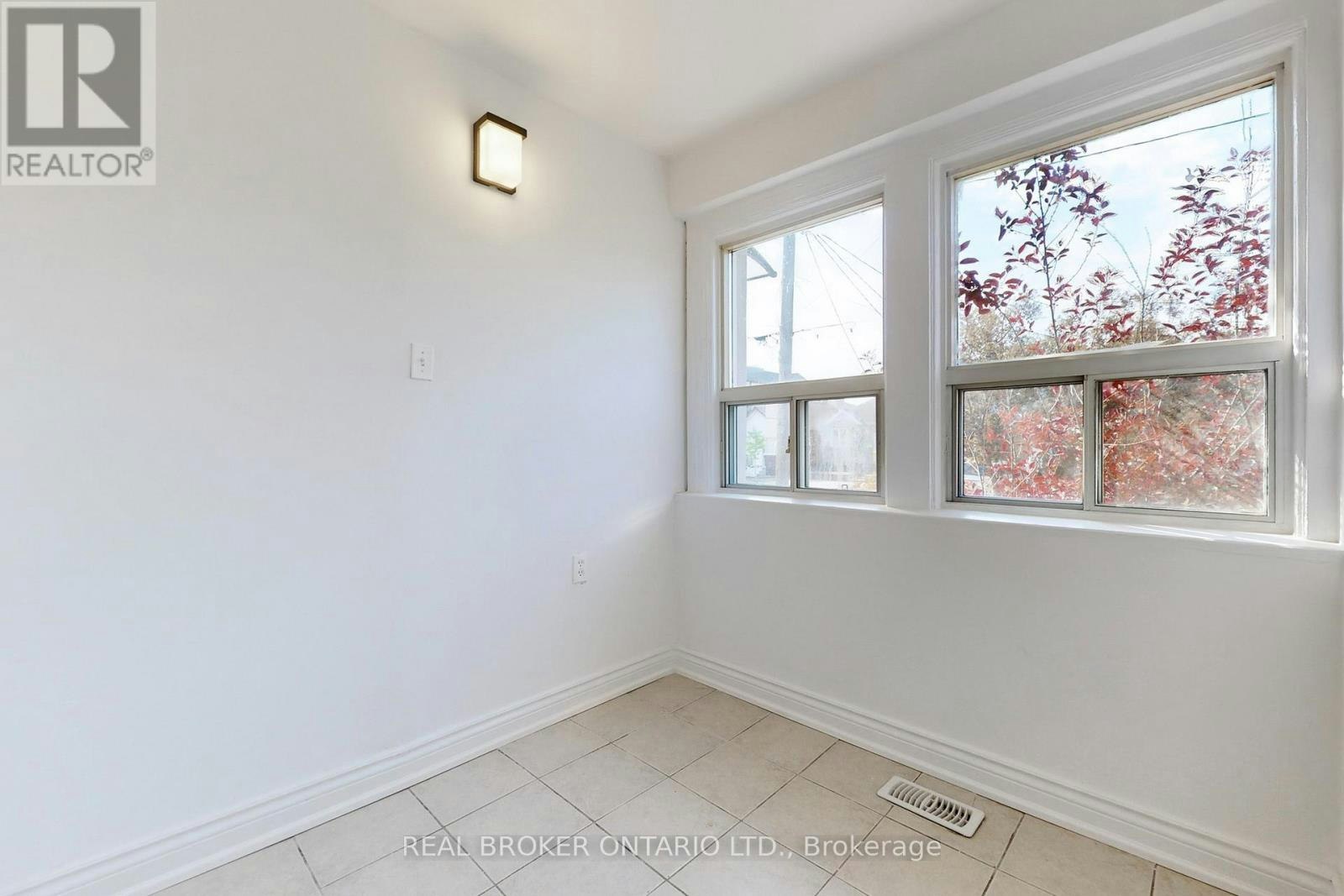 MAIN-102 Bowie Avenue, Toronto, ON, M6E 2P7 - 7