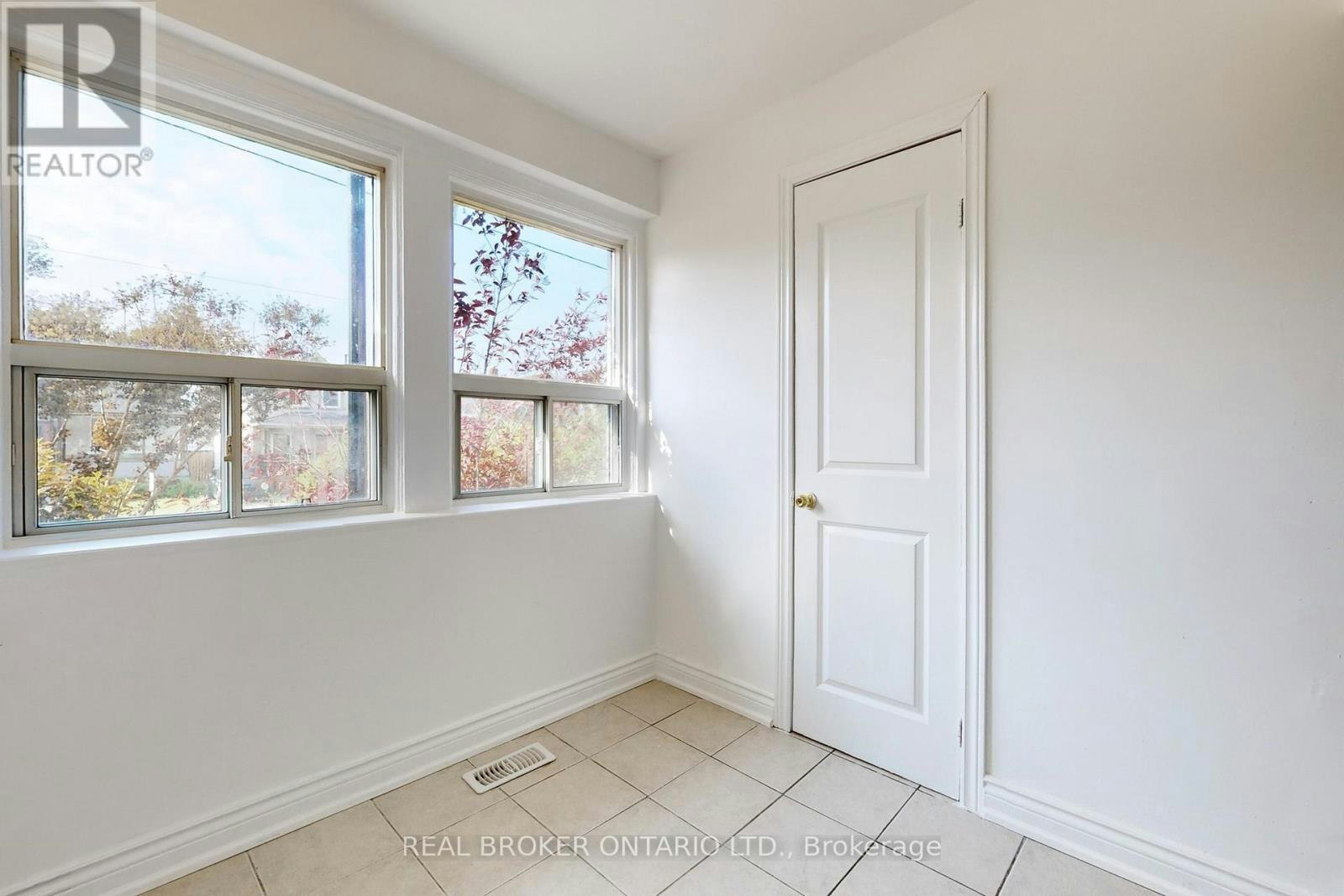 MAIN-102 Bowie Avenue, Toronto, ON, M6E 2P7 - 8