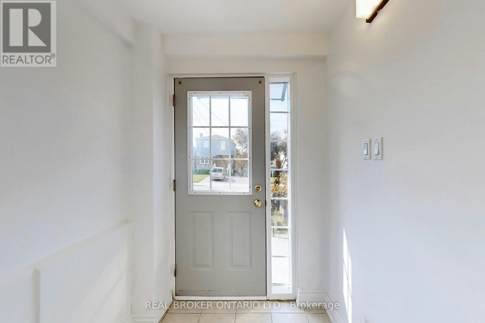 MAIN-102 Bowie Avenue, Toronto, ON, M6E 2P7 - 2