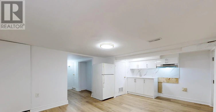 BSMT-102 Bowie Avenue, Toronto, ON, M6E 2P7