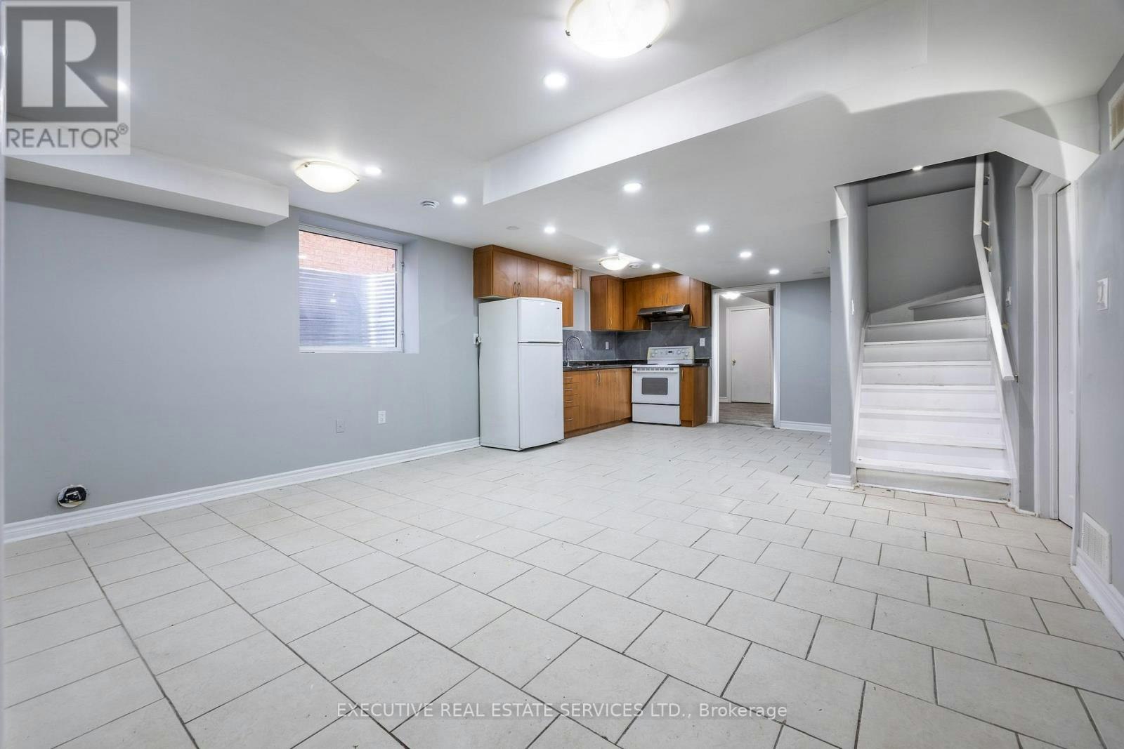 6 Gosling (Basement Street, Brampton, ON, L6Y 0T6 - 2