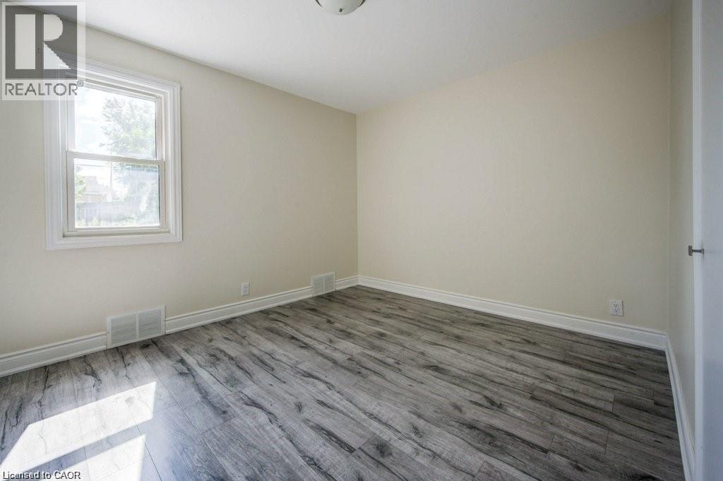 33 Sixth Avenue, Kitchener, ON, N2C 1P9 - 9