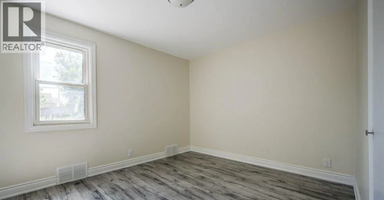 33 Sixth Avenue, Kitchener, ON, N2C 1P9 - 9